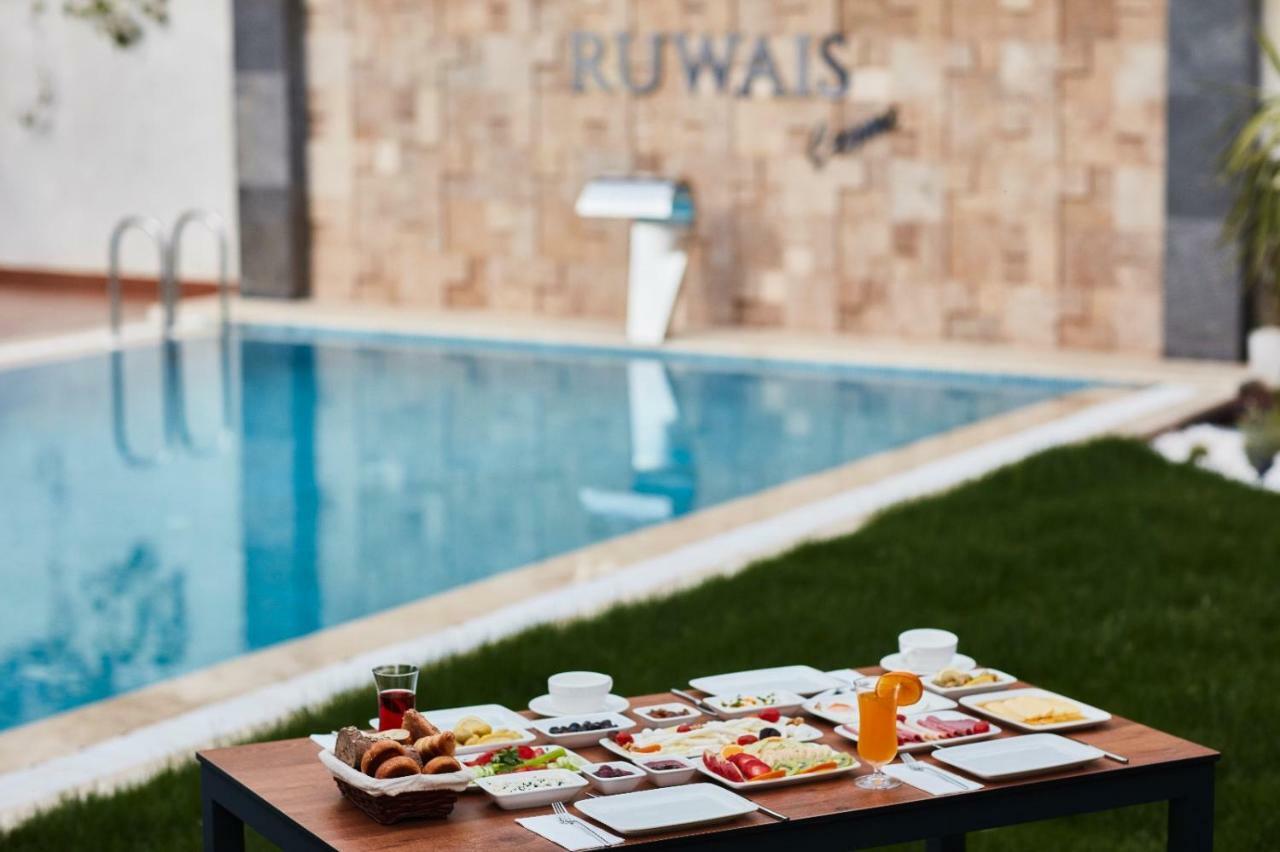 Ruwais Hotel Чесме Екстериор снимка