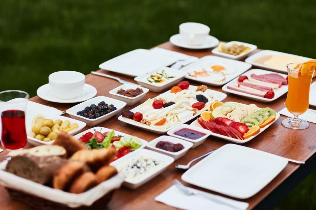 Ruwais Hotel Чесме Екстериор снимка