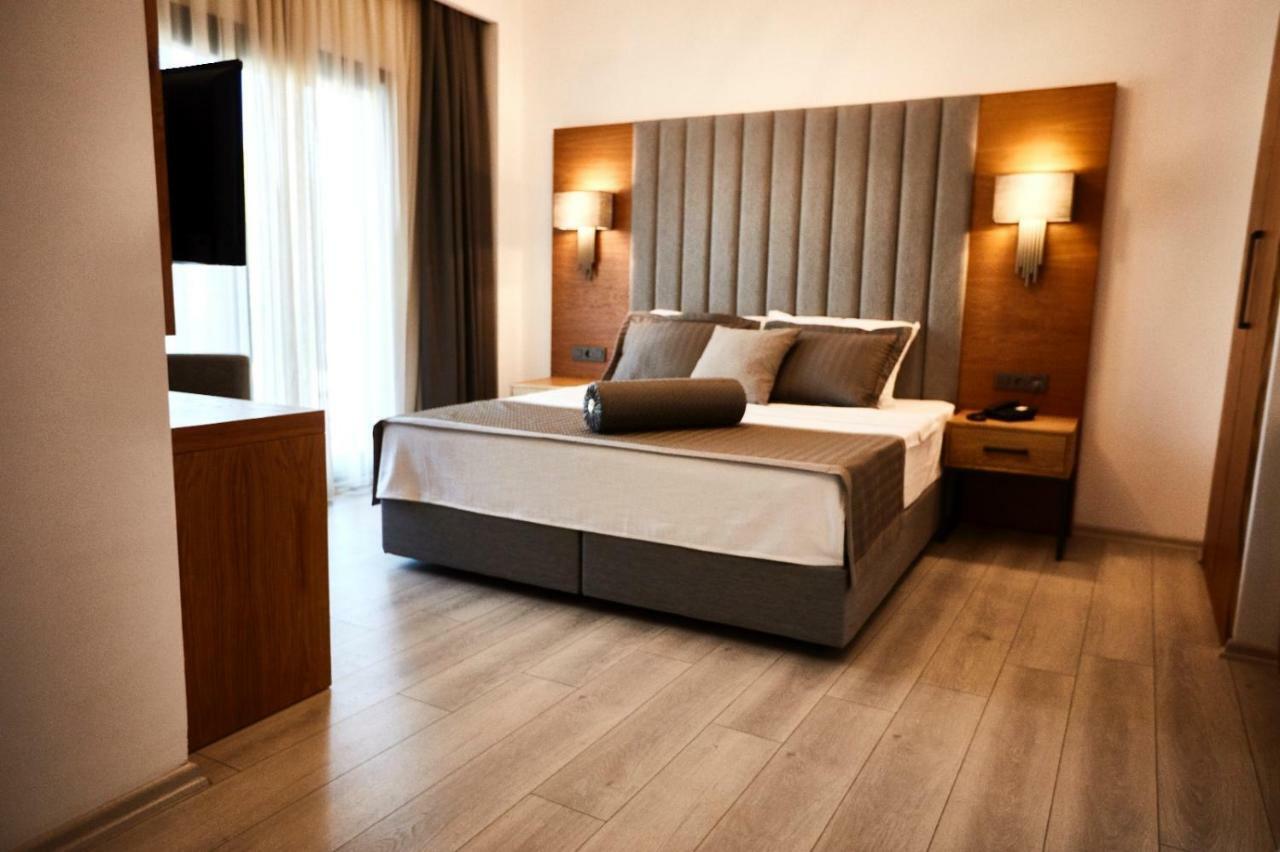 Ruwais Hotel Чесме Екстериор снимка