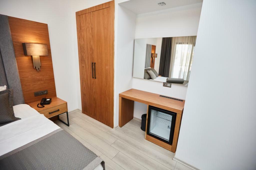 Ruwais Hotel Чесме Екстериор снимка