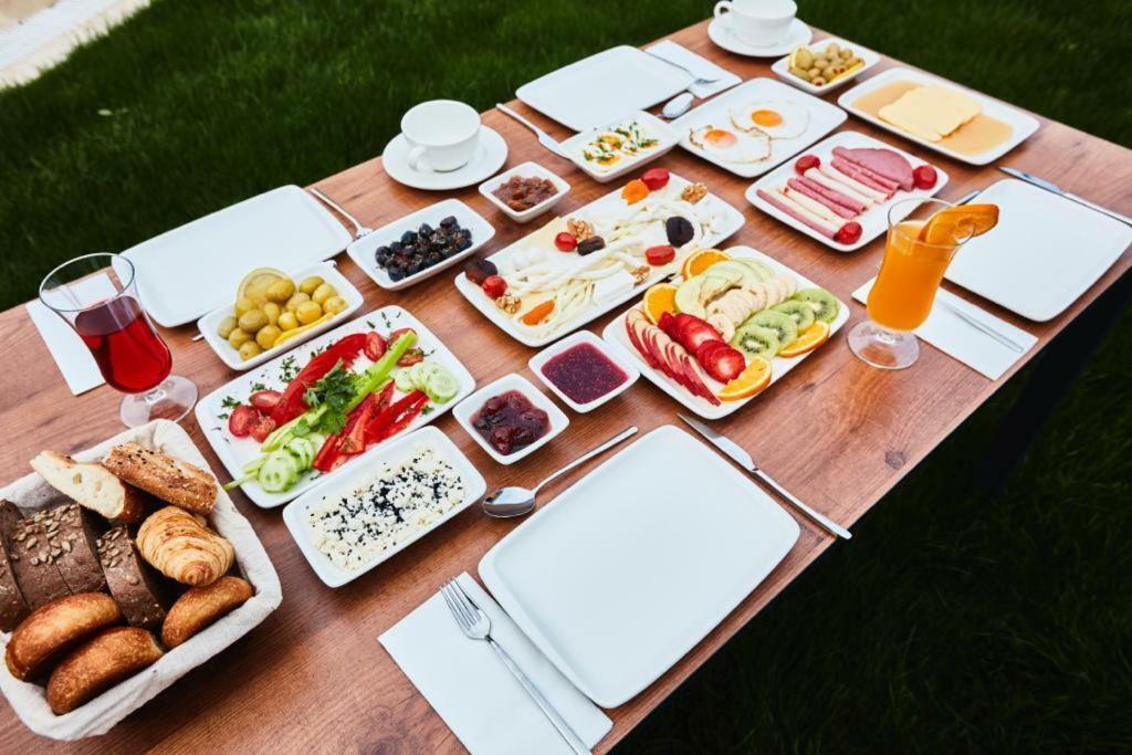 Ruwais Hotel Чесме Екстериор снимка