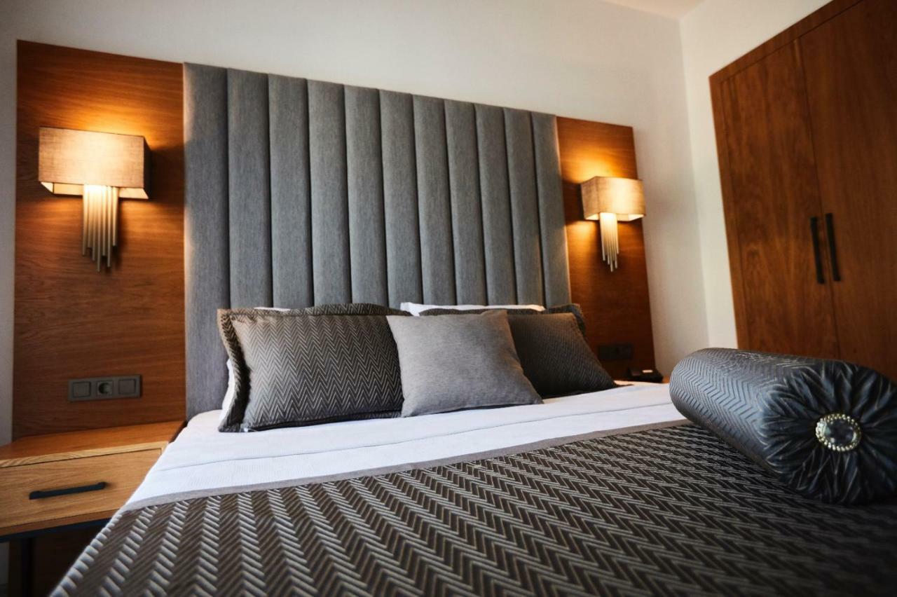 Ruwais Hotel Чесме Екстериор снимка