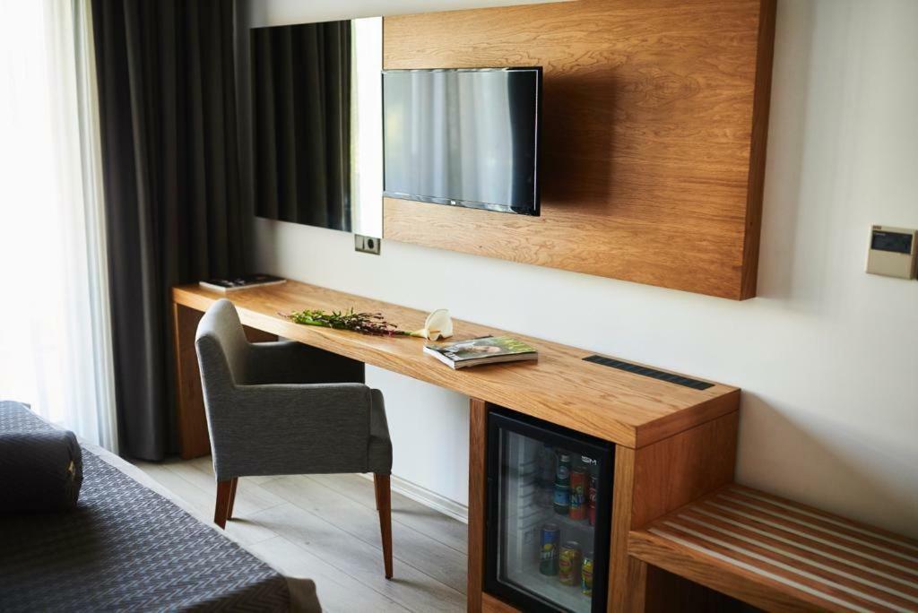 Ruwais Hotel Чесме Екстериор снимка